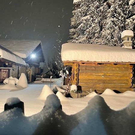 Chalet Blanc Coeur Sapin Courmayeur Extérieur photo